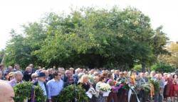 Acte d'homenatge als "caidos por España" davant el monòlit franquista de sa Feixina (Imatge: Círculo Balear) 