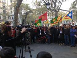 Unes 50 persones a la concentració de KurdisCat per Kobanê a Barcelona