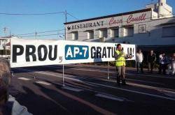 El veïnat de les Terres de l'Ebre bloqueja de nou la N-340 confiant en una solució immediata