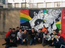 Repinten el mural a Manlleu que va aparèixer atacat amb comentaris homòfobs