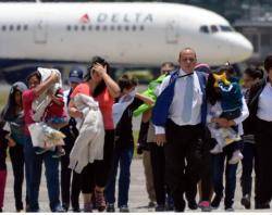 El primer vol de deportats aterra a l'aeroport internacional La Mesa de San Pedro Sula.(Imatge: El Heraldo)