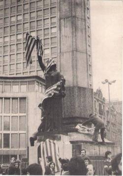 Manifestació per l'Amnistia de l'1 de febrer de 1976 (Imatge:Agressió a la pau. 1 i 8 de febrer. Testimoni gràfic)