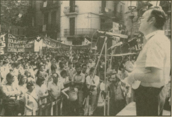 August Gil Matamala parlant a l'acte del Fossar de 1980