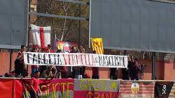 La penya Reducte Gris Grana (que està vinculada a l'esquerra independentista) amb una pancarta reivindicativa (imatge: facebook Reducte Gris Grana)