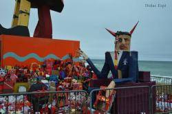 obre la Plantada del Dimoni reivindicatiu en el marc de les Festes de Maig: Dimoni que satiritza García Albiol  Badalona