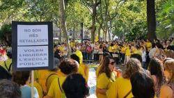 Més d'un miler de manifestans en protesta "contra les retallades de la Consellera Meritxell Ruiz" Més d'un miler de manifestans en protesta "contra les retallades de la Consellera Meritxell Ruiz"