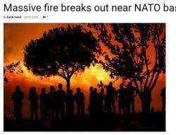 Un gran incendi prop de la base de l'OTAN a Esmirna, Turquia