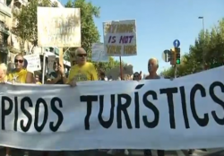 El veïnat de la Barceloneta de Barcelona torna a mobilitzar-se contra els habitatges turístics