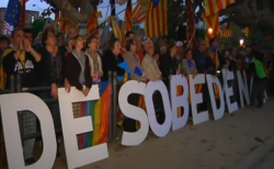 Milers de persones donen suport a Carme Forcadell davant del Parlament
