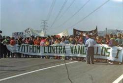 Milers de persones van sortir al carrer aquells dies exigint el tancament de les nuclears, aconseguint el de Vandellòs I