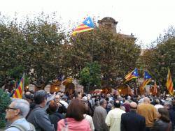 Milers de persones donen suport a Carme Forcadell davant del Parlament