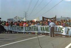Milers de persones van sortir al carrer aquells dies exigint el tancament de les nuclears, aconseguint el de Vandellòs I