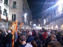 Multitudinària concentració a la plaça del Vi de Girona (4.11.16)
