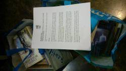 La Crida per Lleida-CUP lliura simb&ograve;licament un conjunt de llibres per iniciar la xarxa de biblioteques municipals