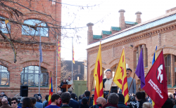 Carme Forcadell i Dani Cornellà (Alcalde de Celrà, CUP) han lloat l'obra i lluita de Maria Mercè Marçal (Imatge: Llibertat.cat)