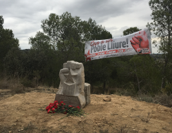 Monòlit en record a Julià Babia (Castelló de Farfanya)