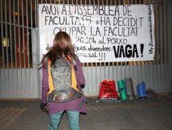 2009 Uns vuitanta estudiants es tanquen a les facultats de Dret i Història de la UB