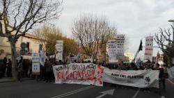Més de 700 persones es manifestan a Esplugues de Llobregat contra el Pla Caufec