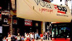 Panarta de la CUP de la campanya per a les eleccions europees (UE) de 2004, a les Rambles de Barcelona