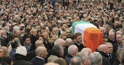 Multitudinari comiat a Martin McGuinness a Derry