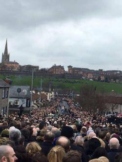 Multitudinari comiat a Martin McGuinness a Derry