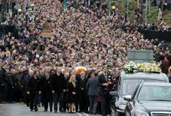 Multitudinari comiat a Martin McGuinness a Derry