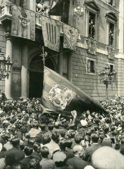 La Bandera de la Unio? Catalanista, amagada Durant la Dictadura de Primo de Rivera: E?s Portada Al Palau de la Generalitat el 1931