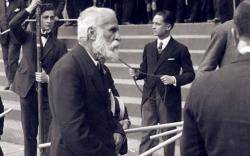 1924- Antoni Gaudí és detingut per parlar en català a un policia