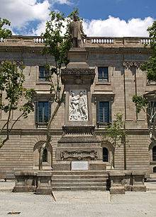 L'Ajuntament de Barcelona anuncia la recuperació de la memòria històrica de la Via Laietana amb una intervenció a la prefectura de la policia del número 43 i la retirada de l'estàtua d’Antonio López