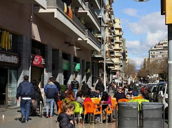 Les entitats veïnals de Barcelona presenten un manifest sobre la regulació de les terrasses