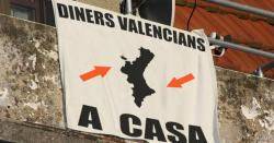 Pancarta: "Diners valencians, a casa"