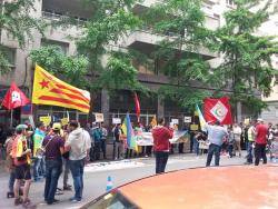 Manifestació davant del consulat marroquí del carrer de la Creu de Girona