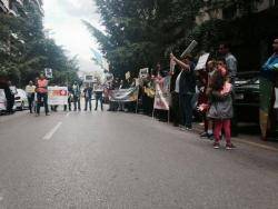 Manifestació davant del consulat marroquí del carrer de la Creu de Girona