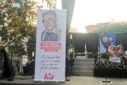 Homenatge a Ton Ribas en l'arribada de la Flama del Canigó a l'Hospitalet