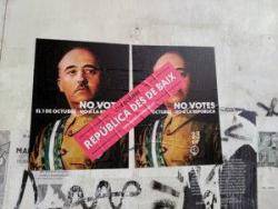 Cartells de Franco que demanen no votar l?1-O al carrer Comtes d?Urgell de Pardinyes, a Lleida. Foto: Estela Busoms / ACN / Crític