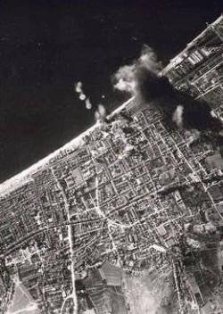 Imatge d'un bombardeig feixista que provoca 65 morts a Badalona el dia 30 de juny de 1938