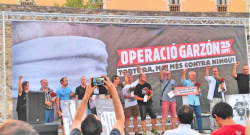 Banyoles recorda l'Operació Garzón, la repressió i avenços de la lluita independentista: alguns dels represaliats a la tarima