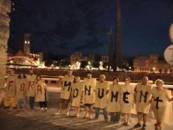 Reivindiquen l a retirada del monument franquista durant la festa del Renaixement de Tortosa