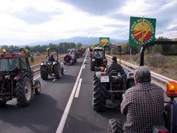 Tractorada contra el macrocàmping de Garriguella