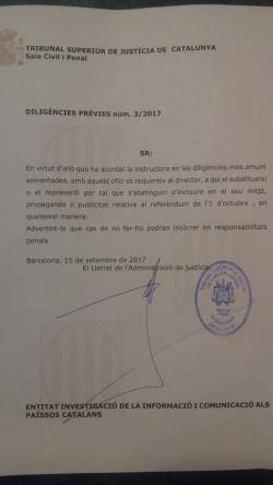 La Guàrdia Civil a la seu Llibertat.cat per lliurar la notificació del TSJC