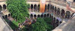 Els estudiants ocupen el rectorat de la UB en defensa del referèndum