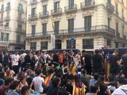 Concentració davant la comissaria de policia de la Via Laietana de Barcelona