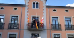Depenjada la bandera espanyola de l'Ajuntament de Puigcerdà