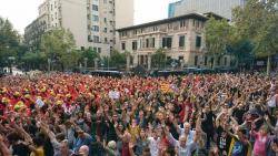 Catalunya s?atura contra la violència policial i en defensa de la República