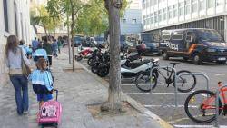 Denuncien a Lleida que la Policia Nacional espanyola regalava pilotes de goma d'antiavalots als alumnes d'una escola