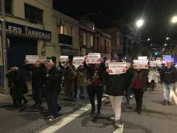 Centenars de veïns i veïnes de Vallirana es manifesten pels carrers contra el feixisme