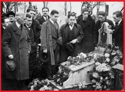 Una imatge de l'enterrament del patriota català Francesc Català recorda els 90 anys de refugiats independentistes catalans a Brussel·les
