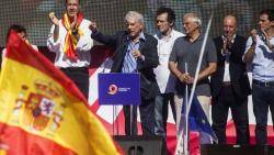 Mario Vargas Llosa a un acte de Societat Civil Catalana amb Albert Rivera, Xavier Garcia Albiol i Josep Borrell. Foto: El Temps