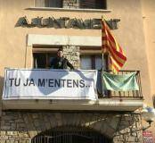L'Ajuntament de La Fuliola (Urgell) substitueix la pancarta de  'Llibertat presos polítics' per una amb el missatge 'Tu ja m'entens'  (llenguatge de la clandestinitat i referència a la cançó de La Trinca)