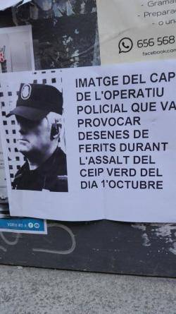 Al llarg del matí s'han anat afegint alguns cartells més al mur de l'Escola Verd.